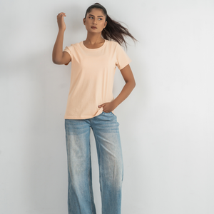 T-shirt pour femme en coton peigné 100% de qualité supérieure, manches courtes, col rond, coupe classique, 150 GSM, idéal pour l'été. - Product Image 3