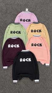T-shirt à manches longues et col en V pour homme, imprimé appliqué Stockify Rock, qualité supérieure, style décontracté, vente en gros - Product Image 3