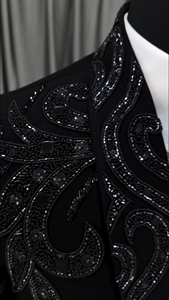 ชุดทักซิโด้ปักลายสีดำสำหรับผู้ชาย – เสื้อเบลเซอร์งานแต่งงานดีไซน์เนอร์พร้อมงานปักเลื่อมหนักและเนคไทโบว์สำหรับงานเลี้ยงอย่างเป็นทางการ - Product Image 4