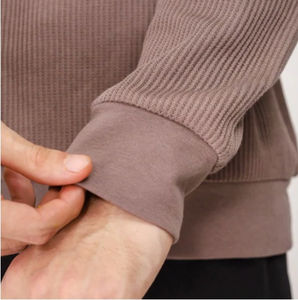 Nous proposons des kits de t-shirts en coton de haute qualité pour hommes, conçus avec un logo personnalisé pour les passionnés d'athlétisme de haut niveau. - Product Image 6