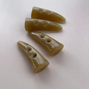 Botón de cuerno de búfalo estilo religioso premium para chaqueta, estilo artesanal natural minimalista - Product Image 1