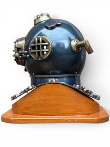 Réplica de Casco de Buceo Antiguo de Cobre, Escultura Coleccionable Náutica con Acabado Galvanizado, Detalle de Impresión y Fundición por Troquelado - Product Image 5