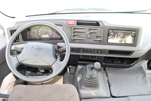 Toyota Coaster 2025 Blanc d'occasion en bon état - Product Image 2