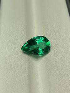 Piedra Preciosa Suelta de Esmeralda Verde Natural, Corte Pera, para Joyería - Product Image 1
