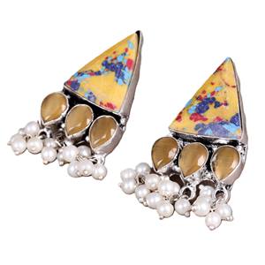 Boucles d'oreilles pendantes en laiton oxydé argenté, style vintage bohème ethnique tribal, motif floral triangulaire, avec onyx et perles pour femme - Product Image 1