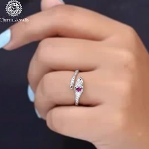 Anillo de Compromiso Clásico para Mujer con Forma de Serpiente, Plata 925, Chapado en Oro, Moissanita con Engaste de Garras, Certificado IGI - Product Image 5