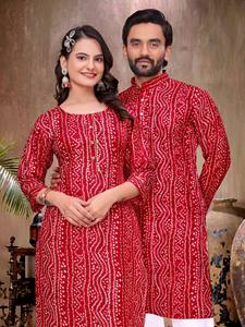 Ensemble ethnique haut de gamme en rayonne pour couple avec imprimé Bandhani, Kurta pour homme et Kurti pour femme - Product Image 4