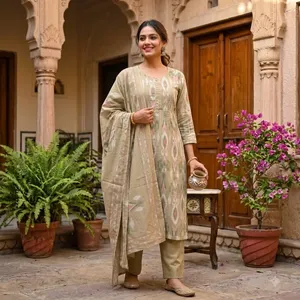 Ensemble Kurti Pantalon Dupatta en coton beige imprimé pour femmes, motif géométrique Ikat, manches trois quarts, tenue ethnique traditionnelle - Product Image 5