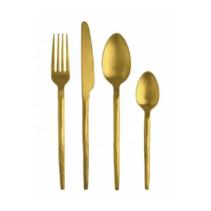 Vente chaude Ensemble de couverts en acier martelé à manche plat traditionnel poli miroir Vaisselle en métal Décoration de table d'hôtel - Product Image 6