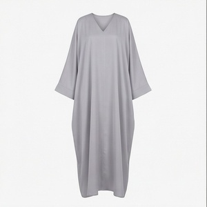 Abaya Simple et Élégante pour Femme, Robe Longue Islamique en Polyester Écologique, Tissu Doux, Usage Quotidien, Vente en Gros - Product Image 1