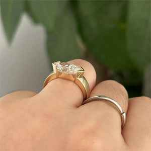 Bague solitaire en diamant de laboratoire taille marquise 2,01 carats pour femme, en or massif 14 carats, sertie clos en forme de V unique, cadeau raffiné pour partenaires - Product Image 2