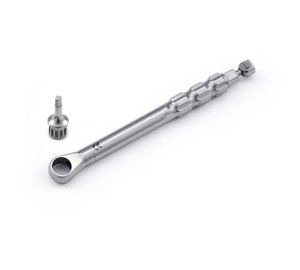เครื่องมือผ่าตัดฝังรากฟันเทียม Bone Bridge Instruments BBI-125 คุณภาพสูง แบบแมนนวล ขนาด 4.0 มม. ด้ามจับยาว รูปทรงตามหลักสรีรศาสตร์ หัวสี่เหลี่ยม พร้อมระบบแร็คเก็ต - Product Image 2
