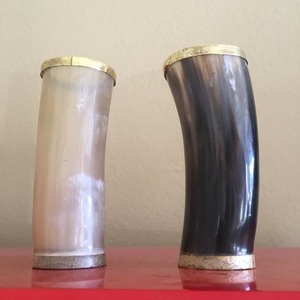 Coupe à boire viking en corne de buffle polie de haute qualité avec bordure en laiton, écologique, fabriquée à la main par un artisan indien - Product Image 1