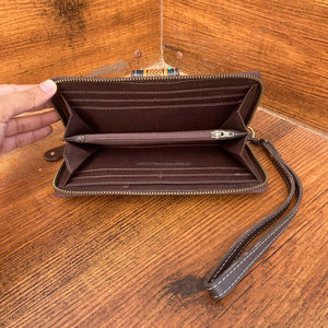 Nouvel arrivage de portefeuille sculpté usiné à la main pochette de téléphone élégant multi-usages portefeuille à bracelet en cuir occidental pour femmes - Product Image 6