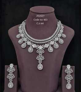 Ensemble collier et boucles d'oreilles en zircon cubique vert 12527, plaqué laiton Mehandi, bijoux de mariée, collier CZ de créateur, pour mariage et soirée - Product Image 4