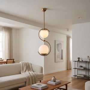 Luminaire suspendu moderne en laiton avec deux globes en verre givré, luminaire de plafond géométrique pour salon - Product Image 3
