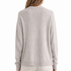 Cárdigan de punto suave con botones y cuello en V para mujer, suéter informal holgado de manga larga, ligero, de tela suave, cómodo y moderno. - Product Image 3