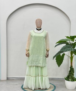 Ensemble haut, sharara et dupatta en coton de luxe, avec broderie fantaisie en géorgette, travail de sequins et zari, multicolore, pour tenue de fête, prix de gros, ethnique - Product Image 5