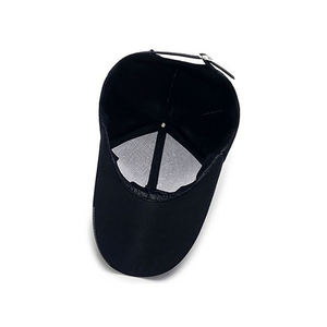 Casquette de baseball de qualité supérieure, conçue avec des panneaux durables et une texture lisse pour un ajustement fiable et élégant. - Product Image 2