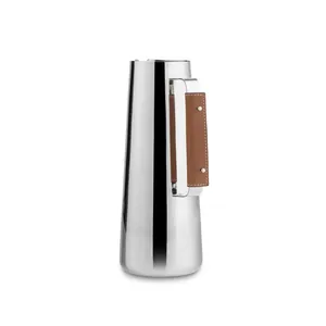 Gobelet isotherme en acier inoxydable avec poignée en cuir, design minimaliste pour les voyages, isolation de 12 à 24 heures, compatible eau bouillante, personnalisable - Product Image 1