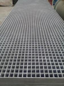 Grille moulée en PRFV légère de 20 mm pour passerelles, plateformes et marches d'escalier industrielles résistantes à la corrosion - Product Image 3