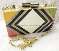 Pochette en bois de style ethnique avec design de flèche en résine Sac à main rigide élégant avec fermeture magnétique Sac de soirée de mode indienne