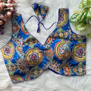 คอลเลคชั่นเสื้อเบลาส์ผ้าเครปไหมเนื้อนุ่มคุณภาพดีเยี่ยม พร้อมงานปักประณีต  แบบสำเร็จรูปเสริมฟองน้ำและตะขอเกี่ยวด้านหลัง  ราคาขายส่ง - Product Image 1