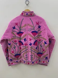 Veste brodée Suzani en velours rose faite à la main pour femme, style traditionnel Rajasthani, travail floral au fil, ouverte sur le devant, pour l'hiver - Product Image 2