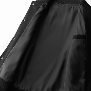 Chaqueta Varsity para Hombre, Mezcla de Algodón y Nailon, Paneles Texturizados en los Brazos, Estilo Béisbol Universitario, Detalle Acolchado, Estilo Urbano en Contraste - Product Image 6