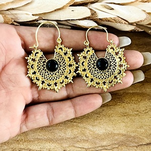 Pendientes Boho de Diseño Moderno, Joyería Tribal de Latón para Mujer, Bañados en Oro de 18k, con Filigrana, Ónix y Geometría, Venta al por Mayor/OEM - Product Image 2