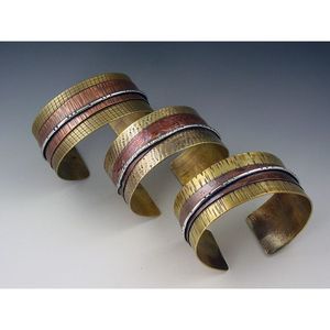 Bracelet en cuivre au design audacieux et élégant, accessoire de mode en cristal pour les amateurs d'accessoires - Product Image 5