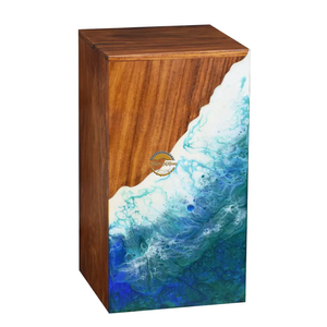 Urne funéraire élégante en résine océanique pour cendres, urne de crémation artisanale en bois avec art en résine bleue et blanche par AYAANS - Product Image 5