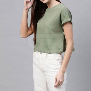 T-shirt tendance pour femme, coupe courte et ample, tissu doux et confortable pour un style streetwear quotidien. - Product Image 5