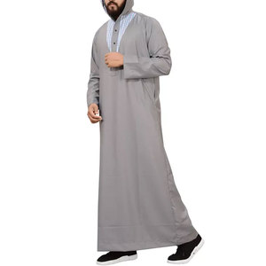 Qamis arabe pour homme, tenue traditionnelle modeste, longueur au sol, manches longues, design épuré, vente en gros, exportation - Product Image 1