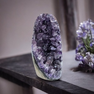 Vente en gros de petites grottes de géodes d'améthyste naturelle en agate de rais, pierre brute de qualité, cristal énergétique, décoration intérieure, Gujarat, pour la Fête des Mères - Product Image 2