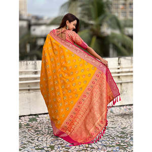 Sari Patola Ikkat en soie douce Zari tissée couleur moutarde Elite Weaves avec tissages contrastés, robes de soirée élégantes 600g - Product Image 4