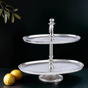 Support à gâteau élégant à deux niveaux en aluminium moulé, finition argentée élégante, parfait pour les desserts, les collations et une présentation de table raffinée. - Product Image 4