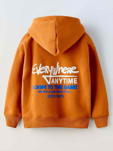 เสื้อฮู้ดลายกราฟิกสีเขียวมะกอกสำหรับผู้ชายแบบพรีเมียม – เสื้อพิมพ์ลายแบบสวมหัว ผ้าคอตตอนผสมเนื้อนุ่ม เสื้อสตรีทแวร์ระบายอากาศได้ดี - Product Image 6