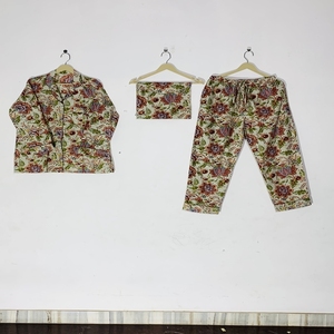 Ensemble de pyjama fleuri imprimé à la main - Vêtements de nuit en coton artisanal, vêtements de nuit bohèmes pour femmes et cadeau pour elle - Product Image 1