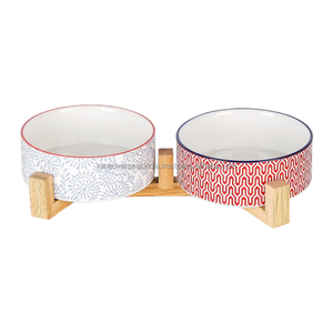 Juego de cuencos de cerámica para mascotas de último diseño con soporte de madera resistente, perfecto para las necesidades de alimentos y agua, múltiples opciones elegantes disponibles - Product Image 1