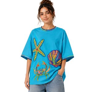 เสื้อยืดโอเวอร์ไซส์สีฟ้าสำหรับผู้หญิง พิมพ์ลายมหาสมุทรสีสันสดใส สไตล์ลำลอง ผ้าฝ้าย สตรีทแวร์ ใส่สบายช่วงฤดูร้อน ทรงหลวม รับผลิตตามแบบ OEM ODM ขายส่ง - Product Image 1