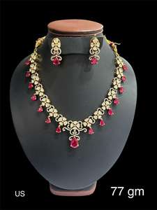 Parure de bijoux indiens de mariage de créateur, collier et boucles d'oreilles Kundan Polki en or rouge rubis, disponibles en OR/ARGENT/BRASS - Product Image 3