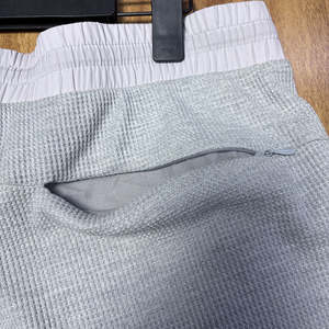 กางเกงขาสั้นลำลองผู้ชายทรงกลางแบบสวมใส่สบายสำหรับฤดูหนาว ผ้าแคนวาส ระบายอากาศ แห้งเร็ว ยืดหยุ่น พร้อมโลโก้สั่งทำพิเศษ ลดราคา - Product Image 5