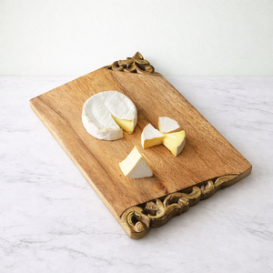 Planche à découper en bois d'acacia sculpté à la main, bord décoratif, surface épaisse et durable, sans danger pour les aliments, plateau de service pour la cuisine - Product Image 1