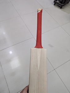 Batte de cricket en bois légère et durable, cousue à la main, ambidextre, épaisseur 38 mm, 2,6 lb, poignée verte personnalisée, pour entraînement et match - Product Image 3