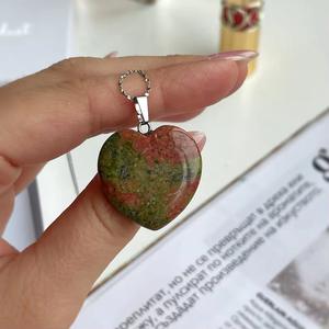 Collier pendentif cœur en Unakite naturelle, sculpté et poli, bijou en pierre de guérison pour l'équilibre émotionnel et l'harmonie des chakras au quotidien - Product Image 6