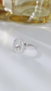 Bague de fiançailles pour femme en platine avec diamant taille ovale, style classique, diamants certifiés GIA - Product Image 3
