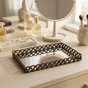 Plateau décoratif rectangulaire en métal au design artisanal, base miroir, motif géométrique moderne tressé horizontal, centre de table - Product Image 4