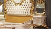 Ensemble de chambre d'hôtel de luxe en teck massif blanc doré, style mi-siècle, antique, avec lit Queen/King Size et armoire, mobilier de maison orné