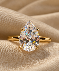 Anillo de Compromiso de Moissanita con Corte Pera Chapado en Oro para Mujer, Anillo de Boda Solitario con Engaste de Puntas, Talla Personalizada - Product Image 1